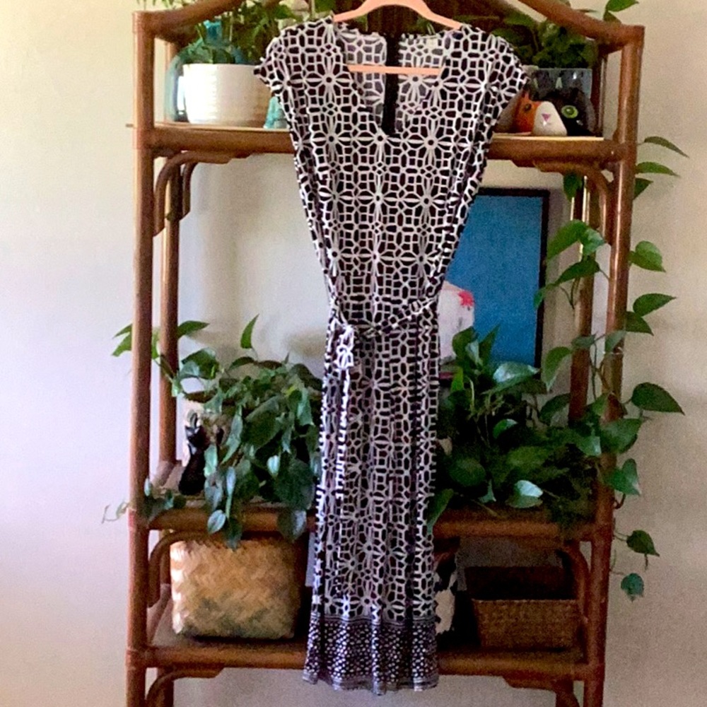 Black and White Plunge Neck Jumper